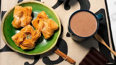 Pastelitos y chocolate caliente Pastelitos y chocolate caliente