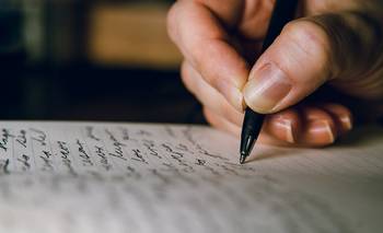 ¿Por qué mezclás mayúsculas y minúsculas al escribir? La psicología lo explica | Psicología