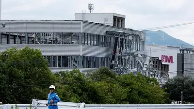Terremoto en Japón deja 13 muertos mientras rescatan a supervivientes en un centro comercial Terremoto en Japón deja 13 muertos mientras rescatan a supervivientes en un centro comercial