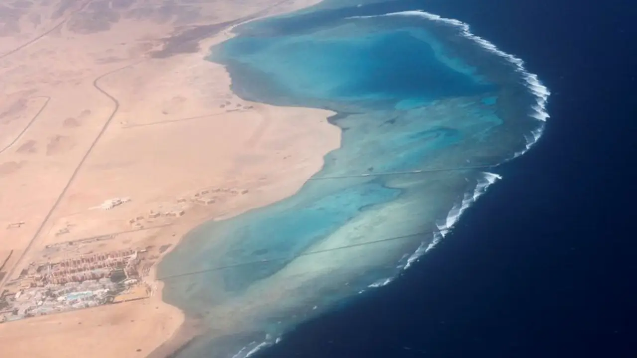 EXCLUSIVA-Los hutíes evalúan cobrar tasas a los buques que naveguen por el mar Rojo, según fuentes