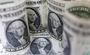 El Gobierno subió la tasa para secar de pesos y corre al dólar desde atrás | Dólar
