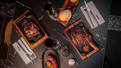 asado servido en la mesa asado servido en la mesa