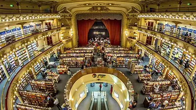 Asombro por la librería más bella que tiene un show holográfico de Carlos Gardel Asombro por la librería más bella que tiene un show holográfico de Carlos Gardel