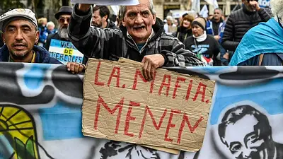 Jubilados marchan contra el ajuste de Milei tras la visita de la titular del FMI Jubilados marchan contra el ajuste de Milei tras la visita de la titular del FMI