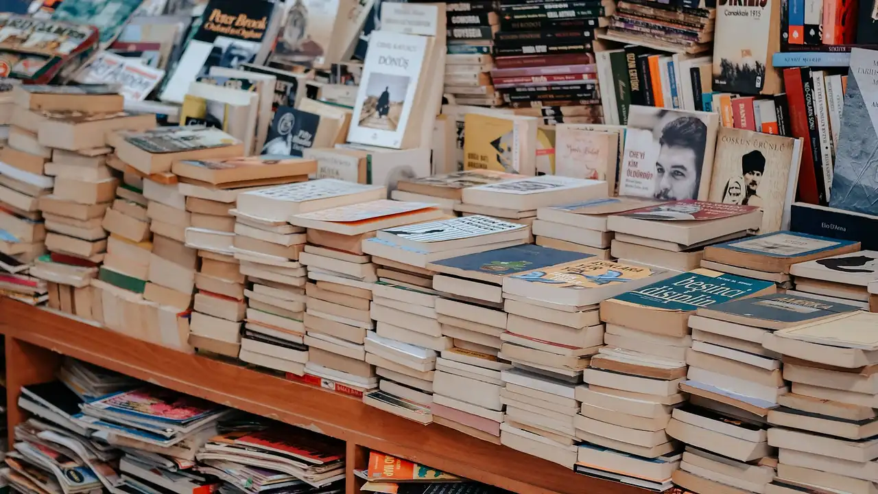 Lanzan un concurso de cuatro millones de pesos para escritores de novelas