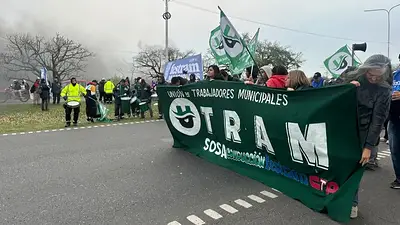 Tras el paro y el corte de ruta, el conflicto entre municipales y el Gobierno local pasó a cuarto intermedio Tras el paro y el corte de ruta, el conflicto entre municipales y el Gobierno local pasó a cuarto intermedio