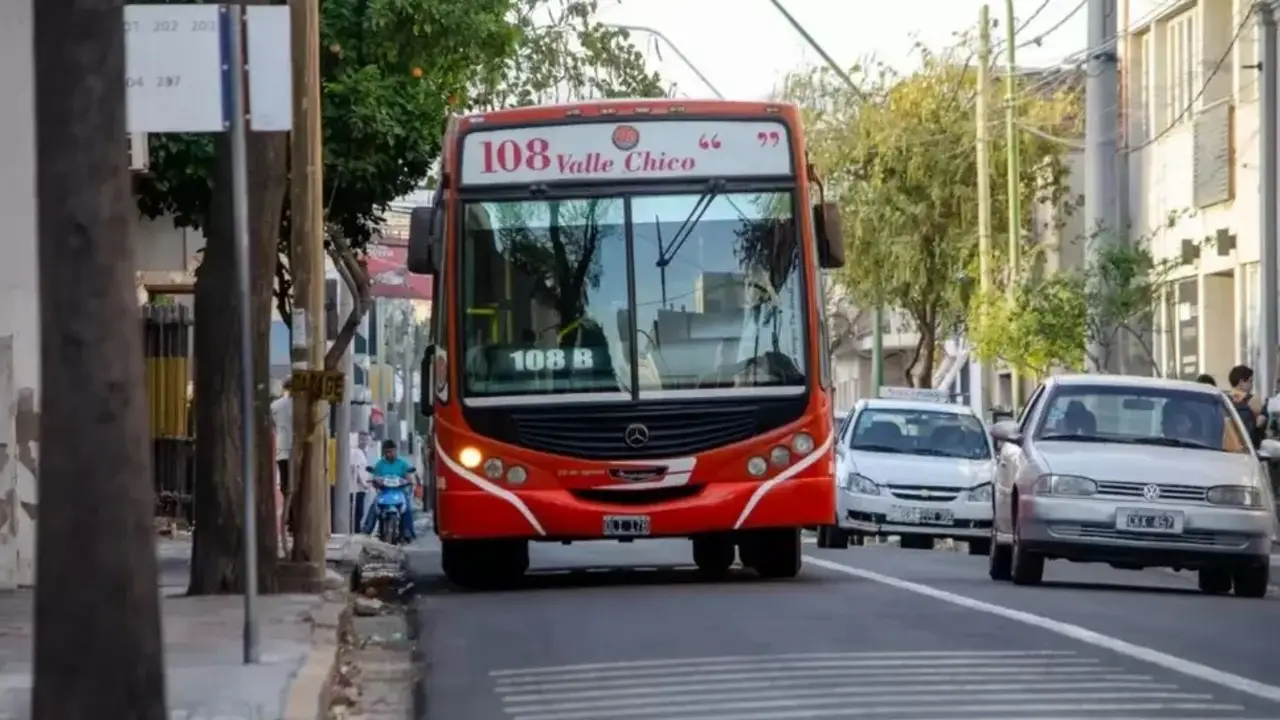 Se levantó el paro en Catamarca: acuerdo salarial entre la UTA y las empresas de transporte