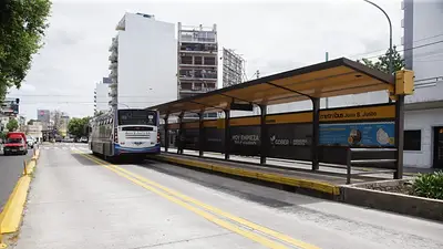 Colectivos: entró en vigencia el cambio de recorrido de una de las líneas que une CABA con la zona oeste Colectivos: entró en vigencia el cambio de recorrido de una de las líneas que une CABA con la zona oeste