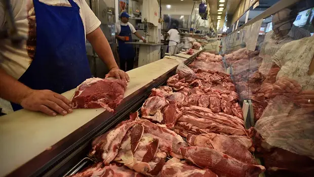 Histórico desplome del consumo de carne: se derrumbó 12% en julio | Crisis económica