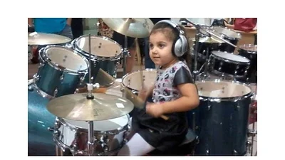 Video: una baterista de 5 años que toca clásicos del rock Video: una baterista de 5 años que toca clásicos del rock