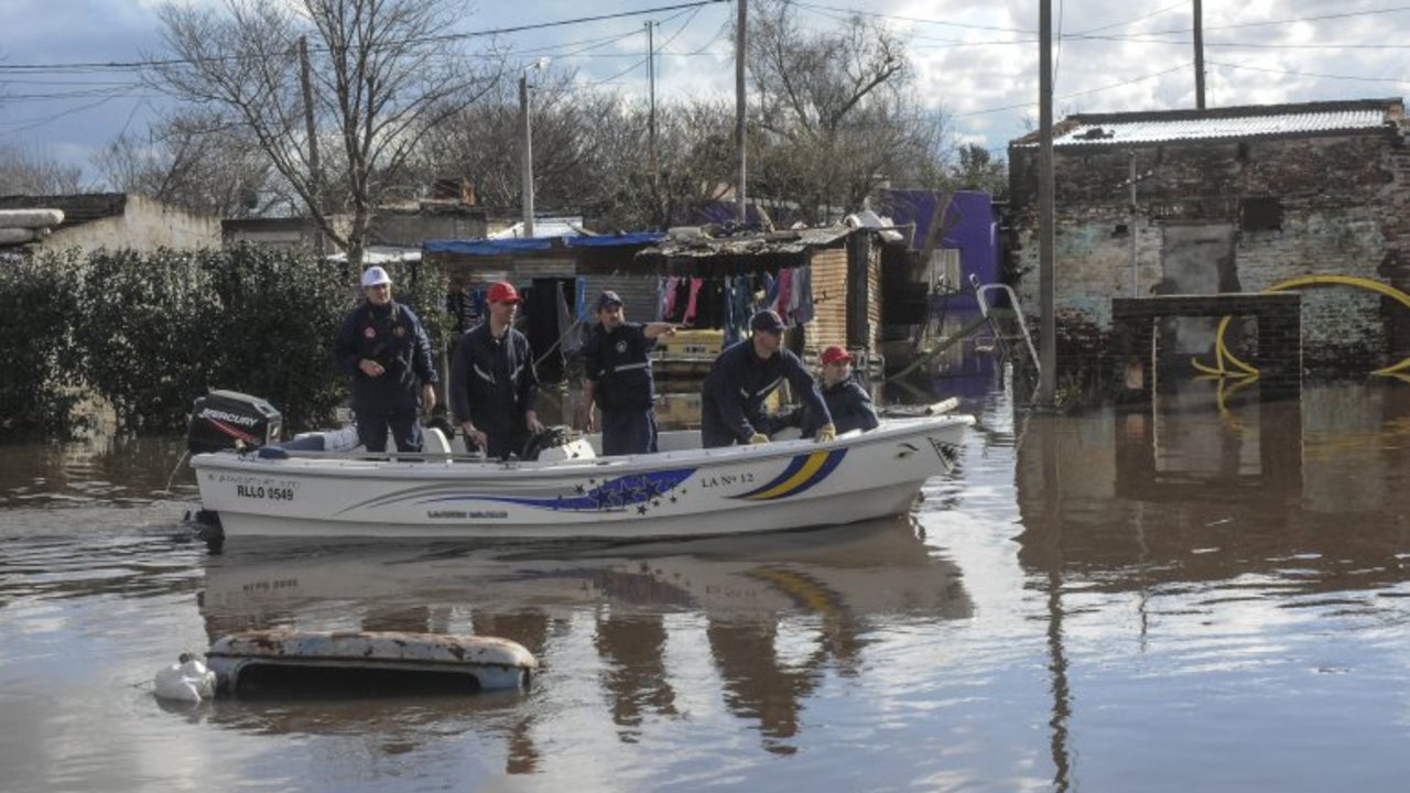 Ascienden a más de diez mil los evacuados por las inundaciones