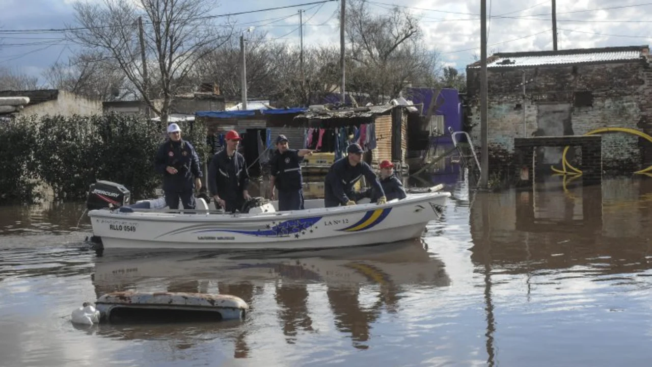 Ascienden a más de diez mil los evacuados por las inundaciones