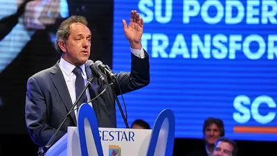 Inundaciones: Scioli adelantó su regreso de Italia para encabezar la ayuda a los inundados Inundaciones: Scioli adelantó su regreso de Italia para encabezar la ayuda a los inundados