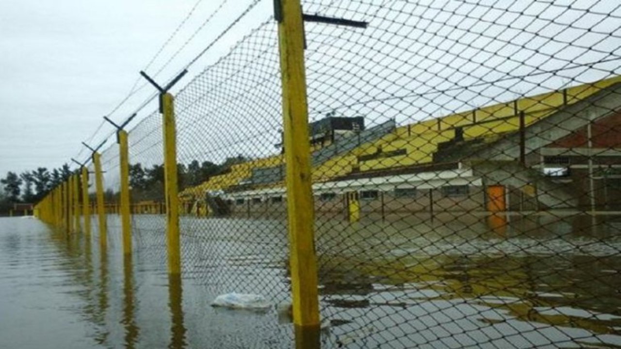 Flandria: la cancha de fútbol que se convirtió en una pileta de natación