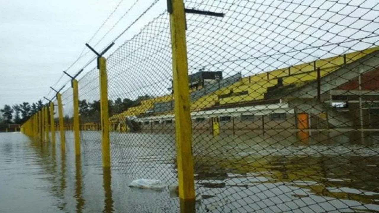 Flandria: la cancha de fútbol que se convirtió en una pileta de natación