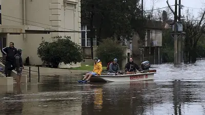 Inundaciones: en Areco el río sigue en baja y comienzan a armar el operativo "regreso a casa" Inundaciones: en Areco el río sigue en baja y comienzan a armar el operativo "regreso a casa"
