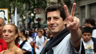De Pedro: "Estamos presentes ahora, y también cuando baje el agua y las inundaciones dejen de ser noticia" De Pedro: "Estamos presentes ahora, y también cuando baje el agua y las inundaciones dejen de ser noticia"