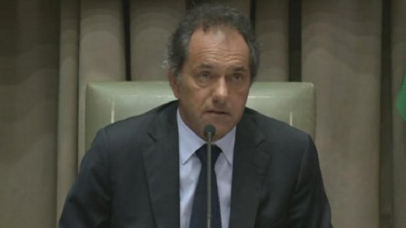 Scioli explicó por qué viajó a Roma pese a las inundaciones