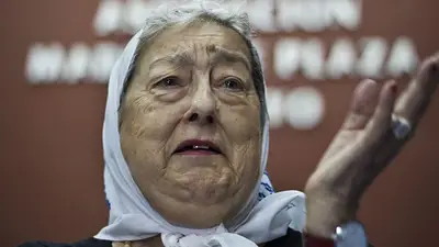 Hebe de Bonafini: "No se queden en sus casas mirando la televisión que nos envenena la sangre" Hebe de Bonafini: "No se queden en sus casas mirando la televisión que nos envenena la sangre"