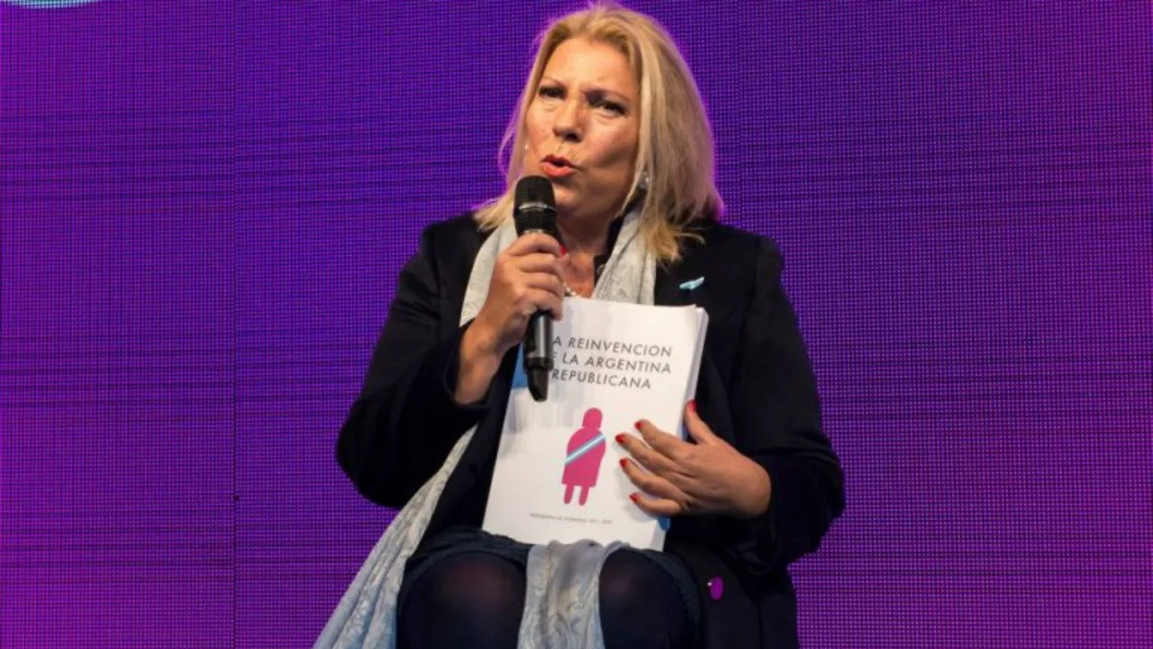 Carrió no se iría sola: "Si gana Aníbal me voy con mi familia, porque va a ser liquidada"