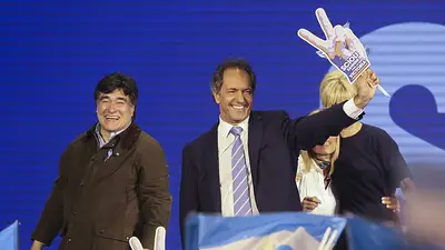 Scioli piensa en no tener ministro de Economía y el PRO enojado con Lousteau Scioli piensa en no tener ministro de Economía y el PRO enojado con Lousteau