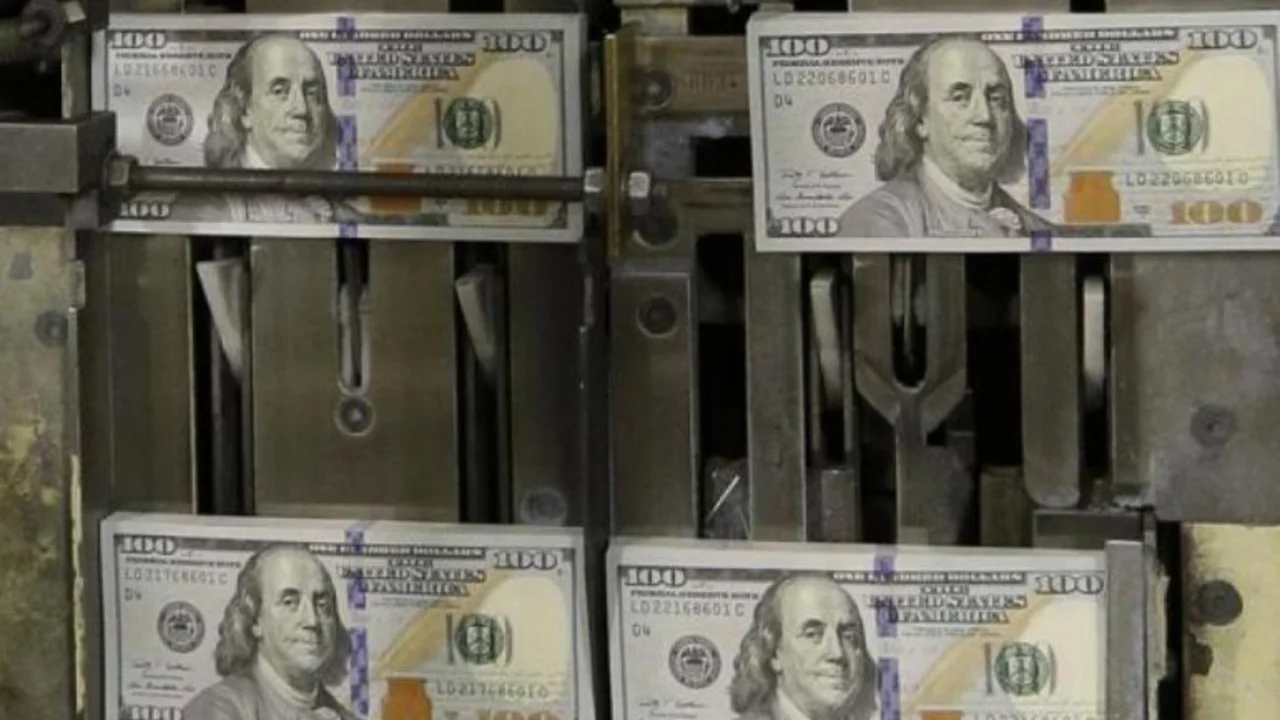 La economía hacia octubre: más consumo, menos dólares y turbulencias externas