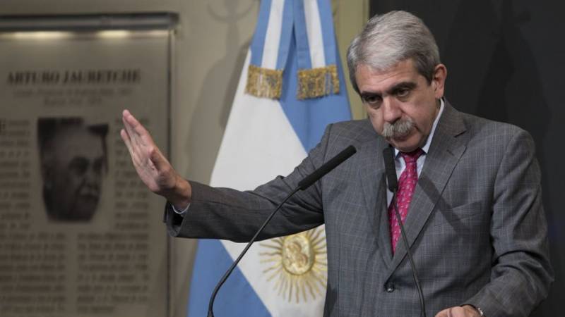 Aníbal Fernández dice que denuncia de Solá de robo de boletas es "poco seria"