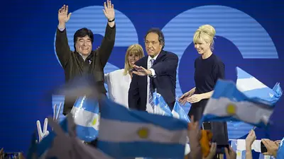 Scioli vs. Macri: el kirchnerismo presenta una denuncia por la "campaña sucia" Scioli vs. Macri: el kirchnerismo presenta una denuncia por la "campaña sucia"