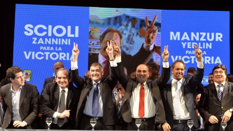 Scioli viajó a Tucumán y definió a Manzur como "el mejor y más preparado"