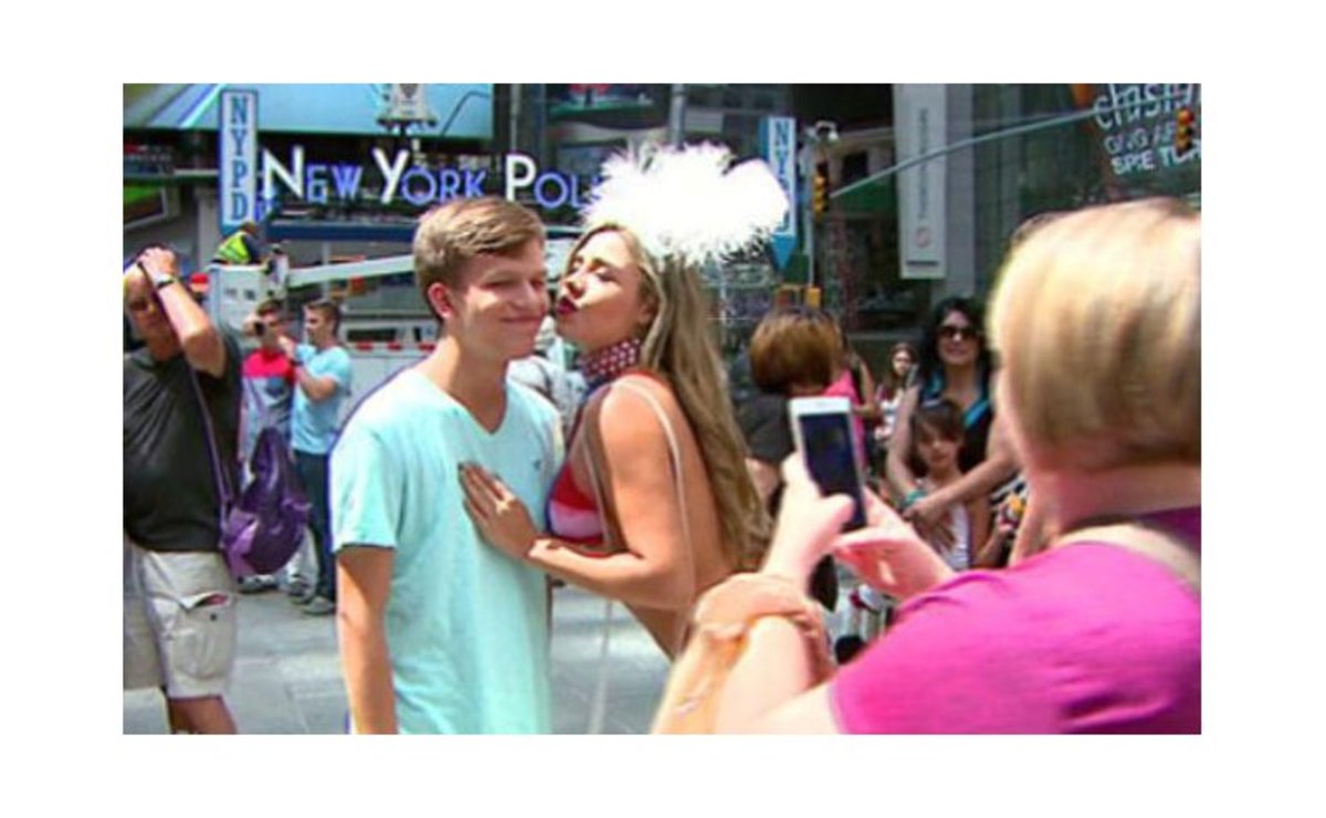 Mujeres desnudas en Times Square escandalizan a Nueva York | El Destape