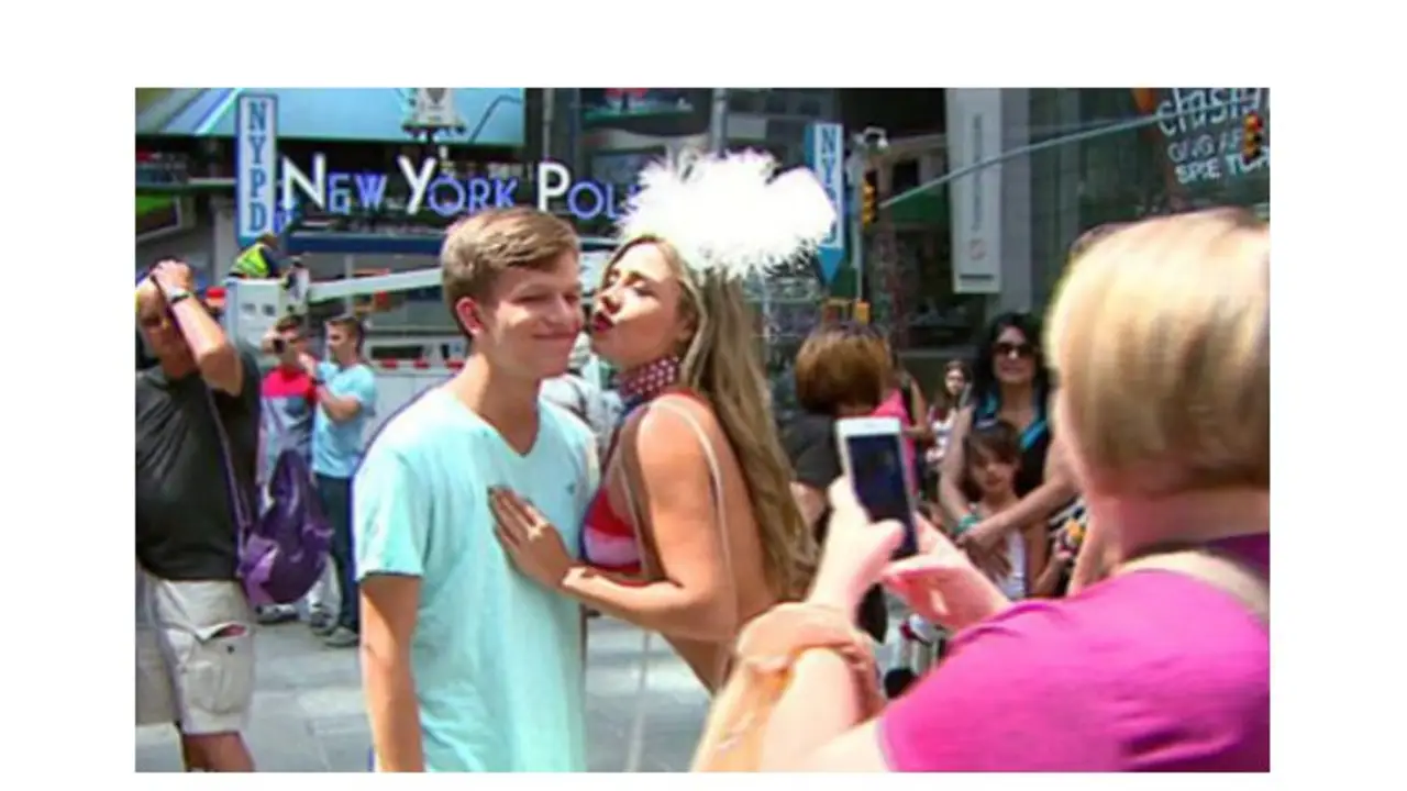 Mujeres desnudas en Times Square escandalizan a Nueva York