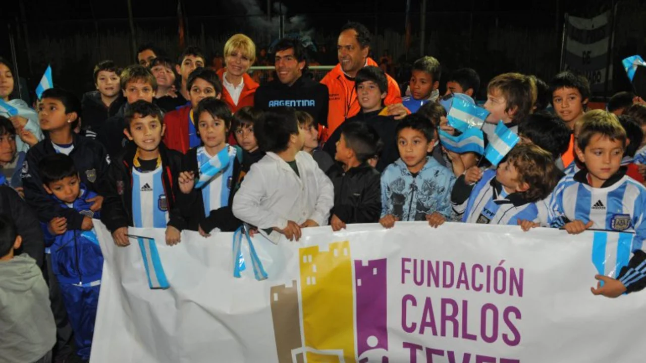 Scioli, tras los dichos de Tevez: "En la Ciudad hay hoteles 5 estrellas y tenemos villas por todos lados"