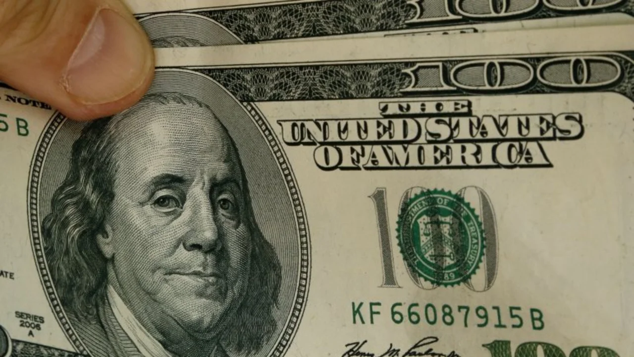 El dólar blue marcó un nuevo récord a pasos de los $ 16