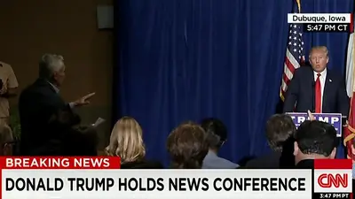 Donald Trump echó a un periodista mexicano de una conferencia Donald Trump echó a un periodista mexicano de una conferencia