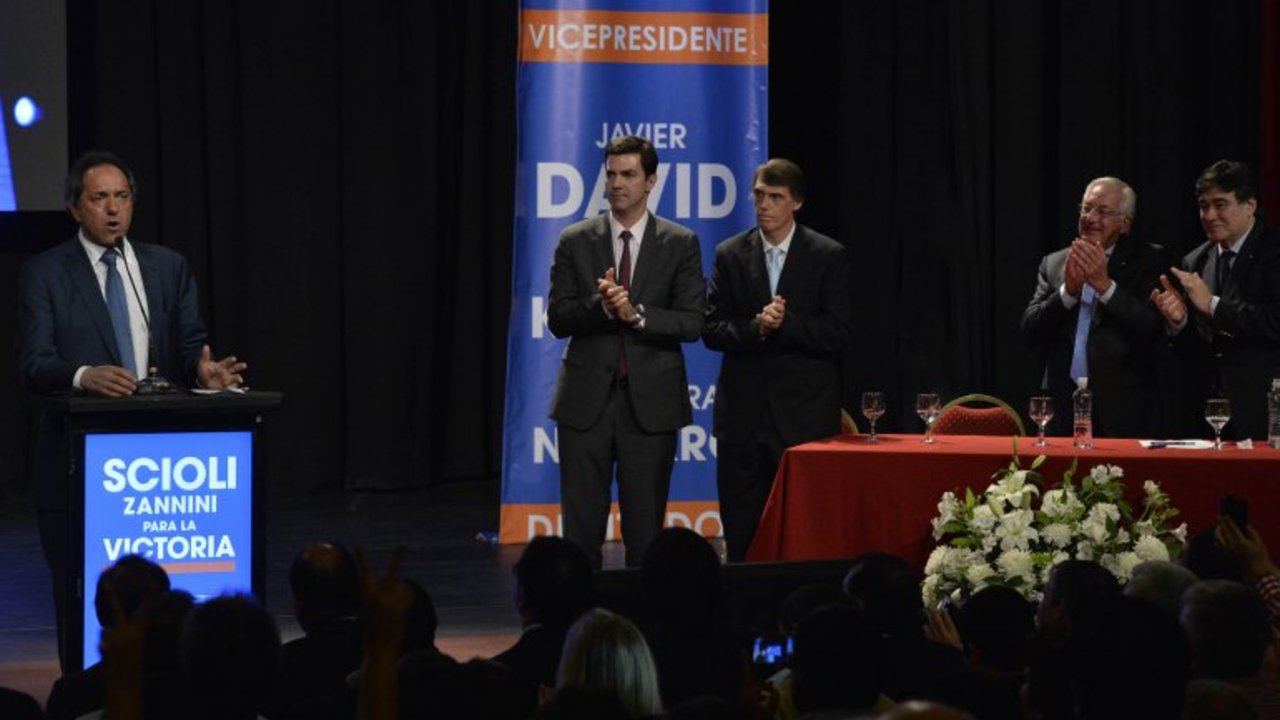 Scioli pidió que los argentinos "no se dejen llevar por ningún presagio negativo"