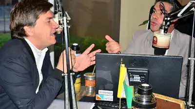 Capitanich se sacó chispas con su rival en un tenso debate radial Capitanich se sacó chispas con su rival en un tenso debate radial