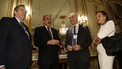 De la Vega: "No todo lo que pasa en la economía argentina es por la crisis internacional" De la Vega: "No todo lo que pasa en la economía argentina es por la crisis internacional"