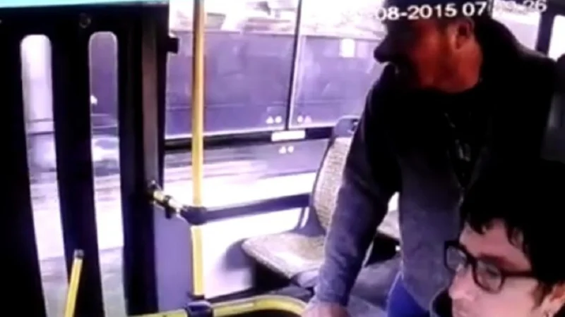 Relato Salvaje: un hombre atacó a un colectivero "porque iba despacio"