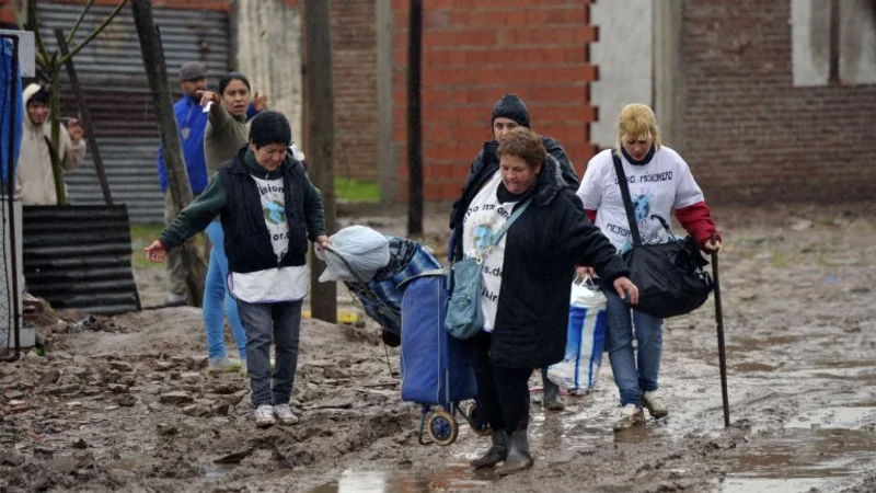 Inundaciones: oficializan la ayuda a los afectados
