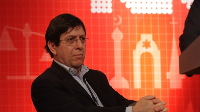 Asesor de Macri dijo que "se bajan salarios o se devalúa, otra no queda"