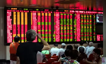El viento de frente sopla más fuerte: tras la devaluación, se desplomó la bolsa China | Brasil 