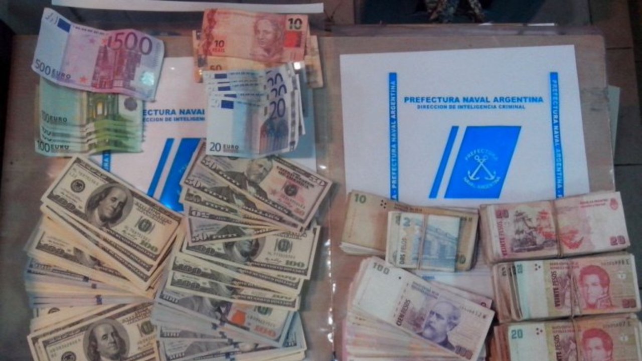 Le quitan la licencia a una casa de cambio por venta de dólar blue