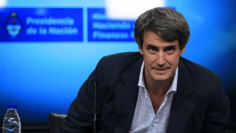 Pese al ajuste, el déficit fiscal no cede