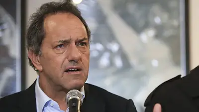 Scioli calificó de "absoluta falsedad" la denuncia de Carrió en su contra Scioli calificó de "absoluta falsedad" la denuncia de Carrió en su contra