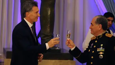 Macri le pidió a las Fuerzas Armadas que cumplan "un rol preponderante" en su gobierno Macri le pidió a las Fuerzas Armadas que cumplan "un rol preponderante" en su gobierno
