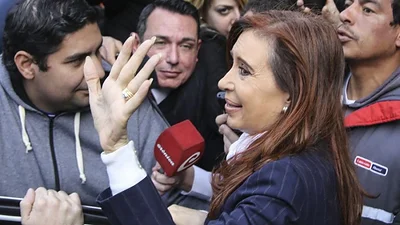 Cristina se refirió a las denuncias contra Scioli y se cruzó con un periodista de Mitre Cristina se refirió a las denuncias contra Scioli y se cruzó con un periodista de Mitre