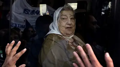 De Hebe para el juez: "Yo estoy en rebeldía desde el 8 de febrero de 1977" De Hebe para el juez: "Yo estoy en rebeldía desde el 8 de febrero de 1977"