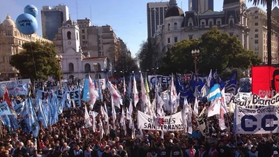 Multitudinaria marcha de Liniers a Plaza de Mayo por Paz, Pan y Trabajo Multitudinaria marcha de Liniers a Plaza de Mayo por Paz, Pan y Trabajo