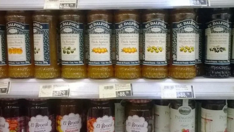 Increíble pero real: un supermercado importa mermeladas de Francia