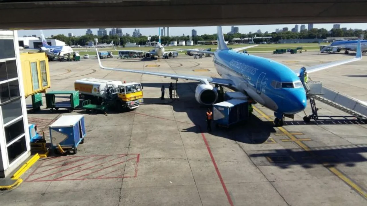 Insólito: Shell provee combustible a Aerolíneas Argentinas